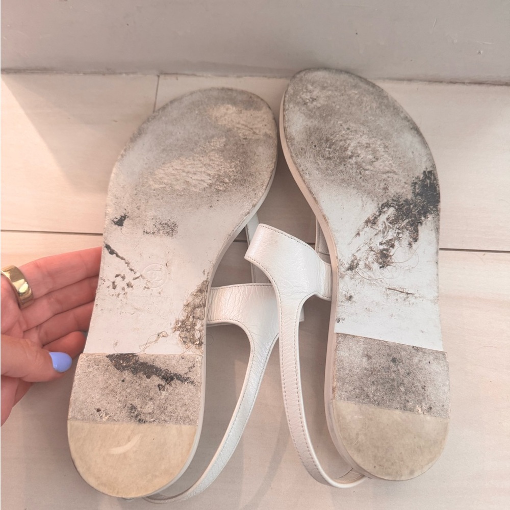 CHANEL White Minimalist Sandals - Picture 4 of 5